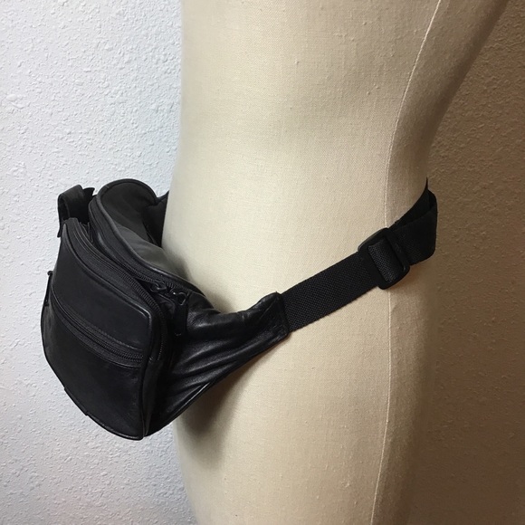 Black leather Fannypack w/adjustable strap - Picture 4 of 6